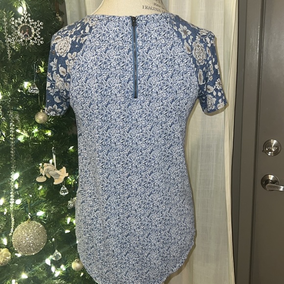 Lucky Brand blue white tan floral shortsleeve shirt women’s top Small - Picture 4 of 8